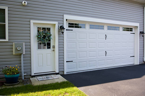 24/7 Emergency Garage Door Panel Replacement experts in Navasota, TX